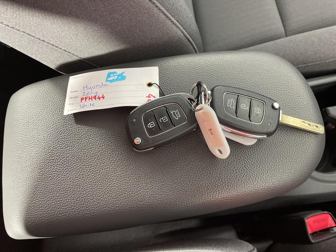 Photo '22' of Hyundai Ioniq