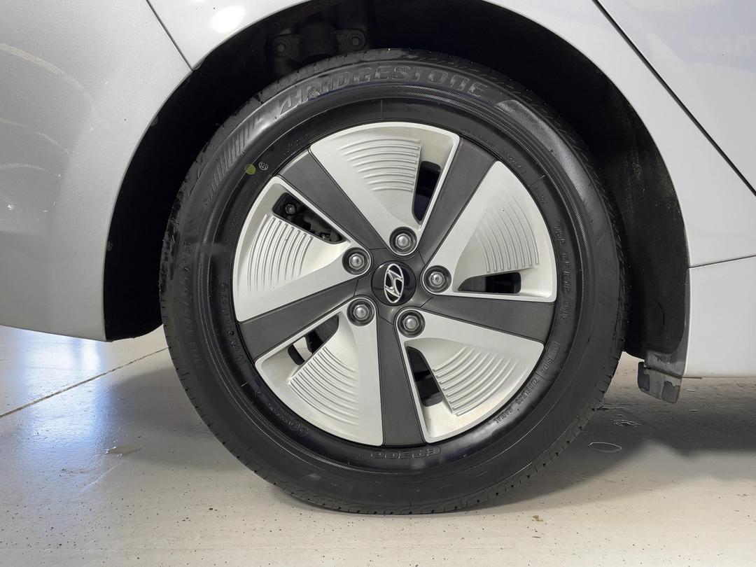 Photo '12' of Hyundai Ioniq
