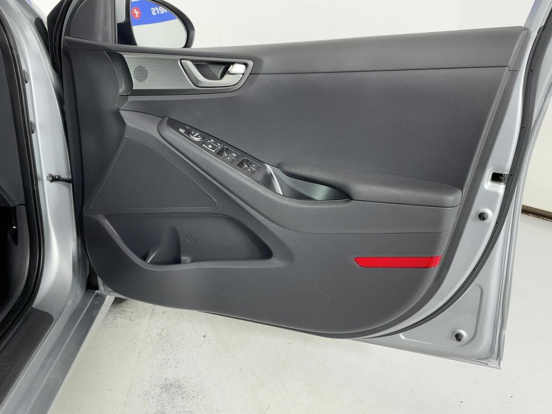 Photo '15' of Hyundai Ioniq