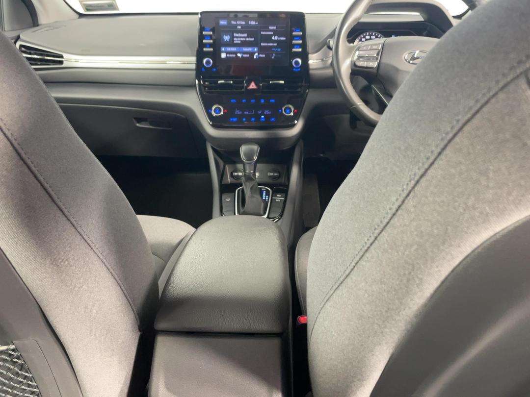 Photo '18' of Hyundai Ioniq