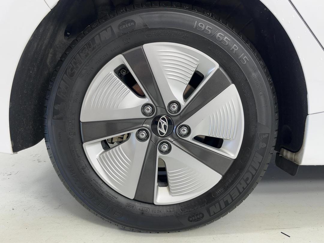 Photo '12' of Hyundai Ioniq