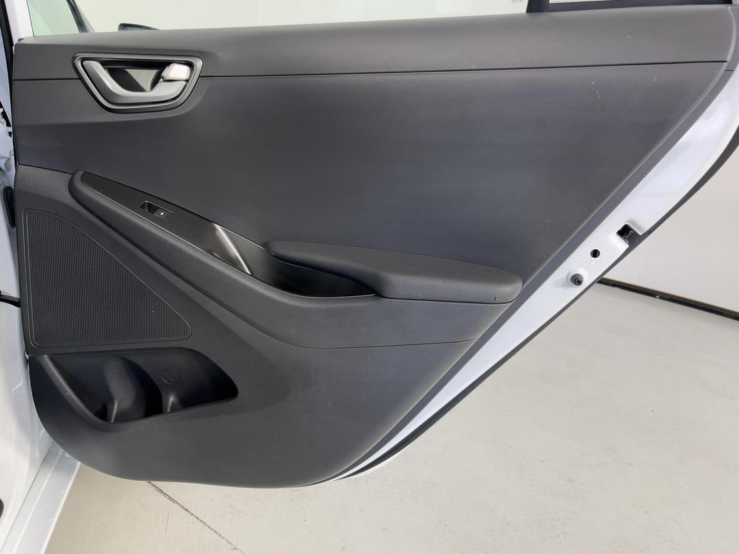 Photo '19' of Hyundai Ioniq