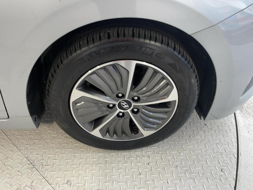 Photo '9' of Hyundai Ioniq