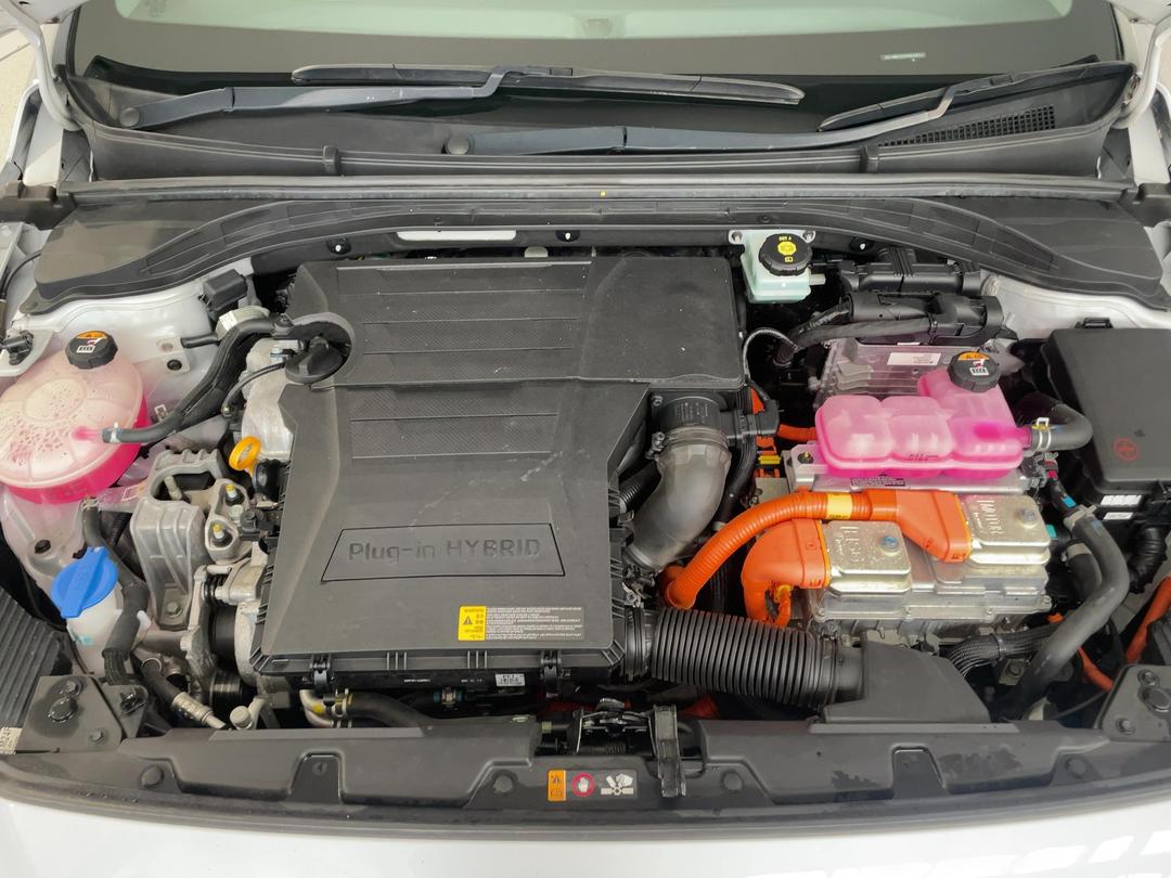 Photo '13' of Hyundai Ioniq