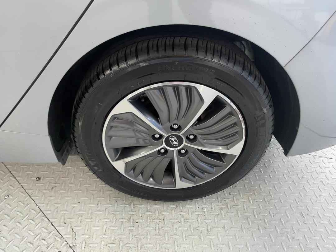 Photo '11' of Hyundai Ioniq