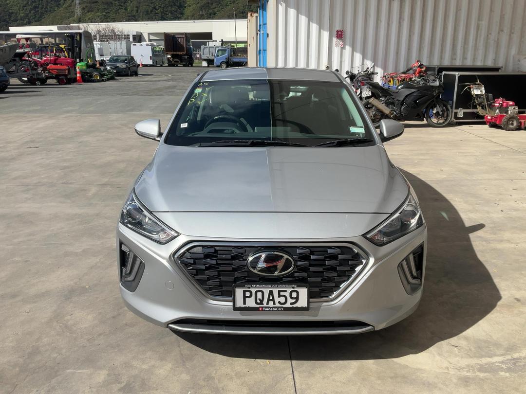 Photo '3' of Hyundai Ioniq Hybrid Photo '3' of Hyundai Ioniq Hybrid