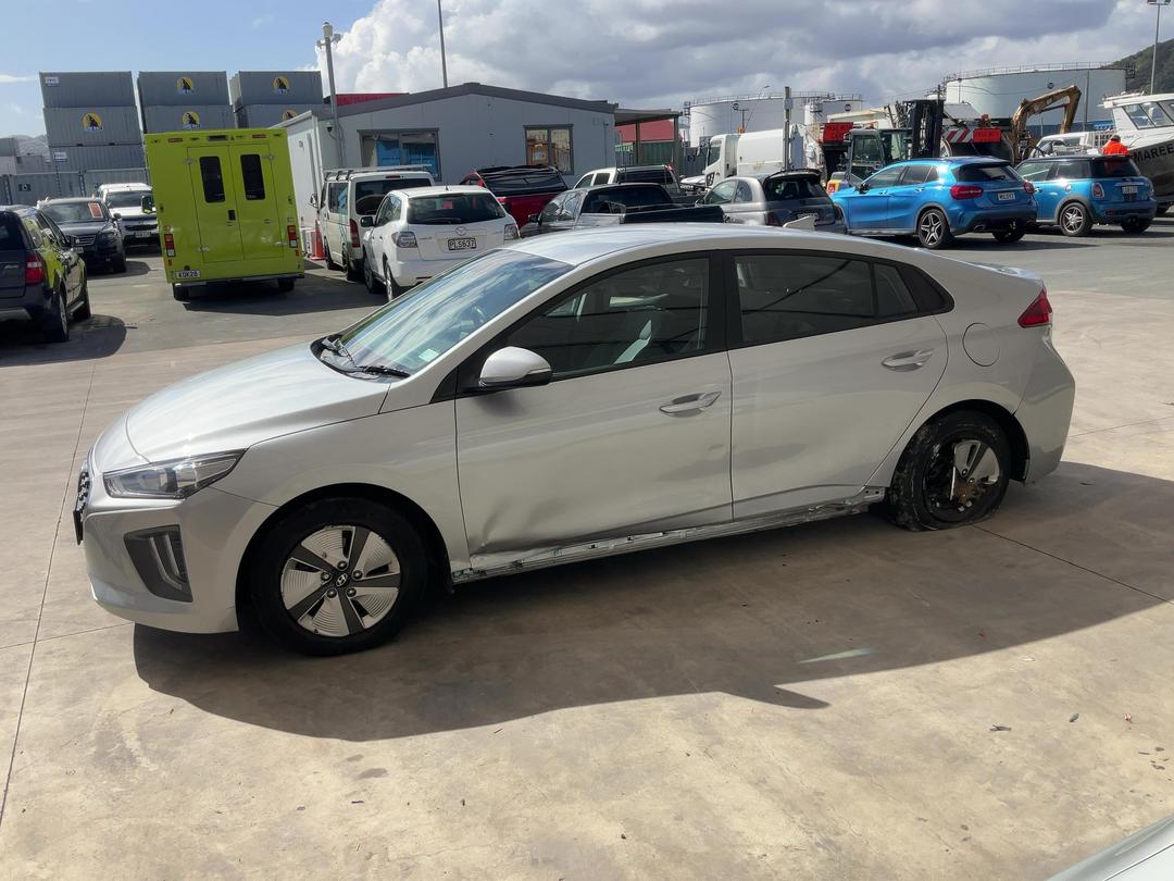 Photo '5' of Hyundai Ioniq Hybrid Photo '5' of Hyundai Ioniq Hybrid