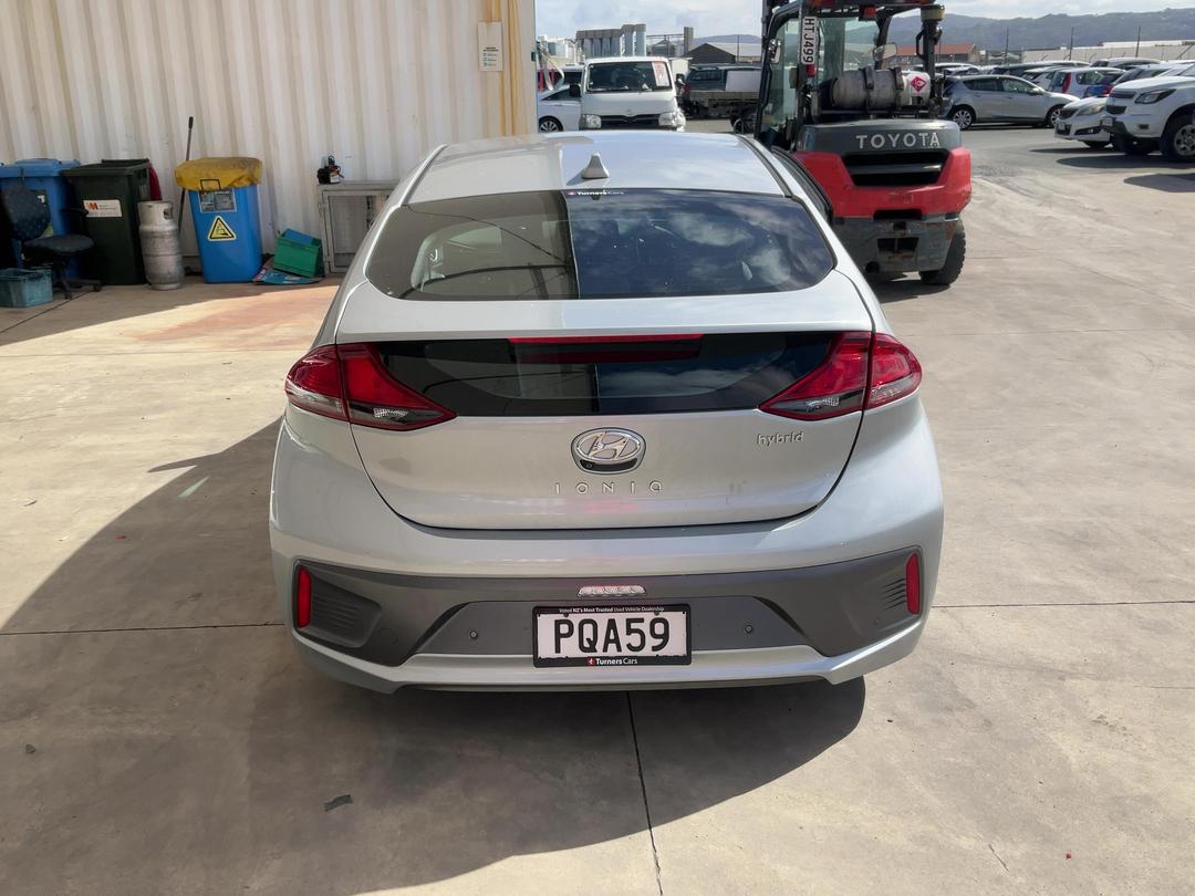 Photo '7' of Hyundai Ioniq Hybrid Photo '7' of Hyundai Ioniq Hybrid