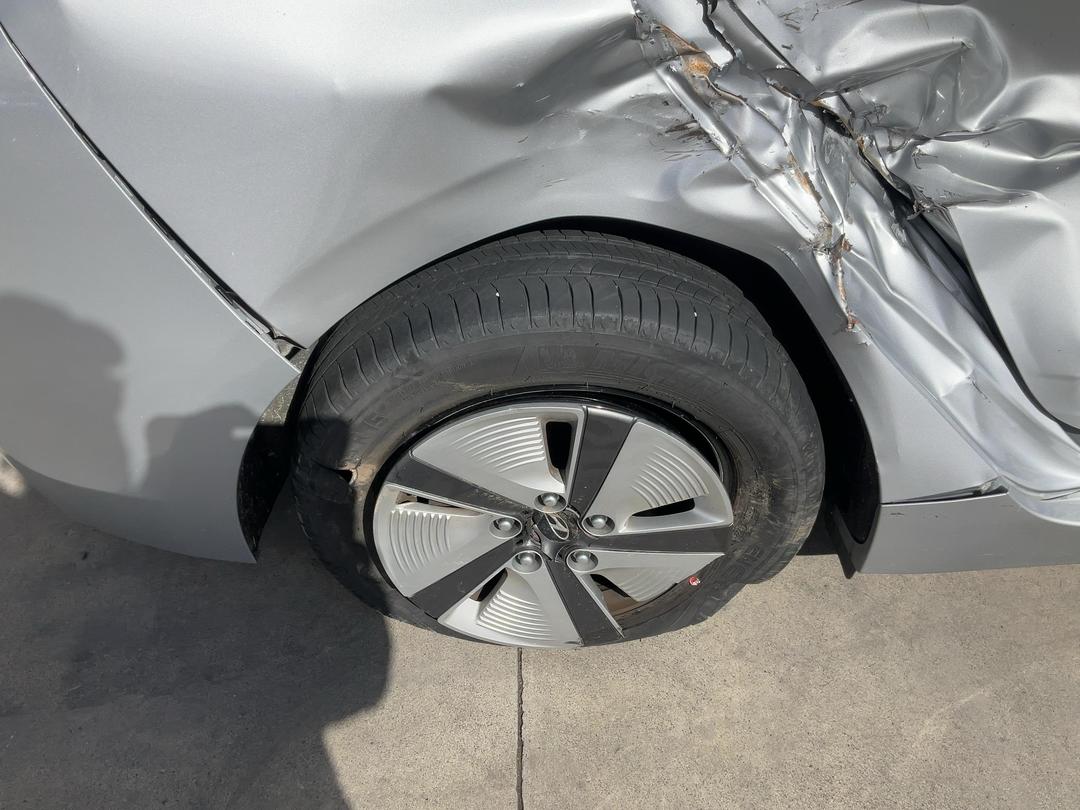 Photo '13' of Hyundai Ioniq Hybrid Photo '13' of Hyundai Ioniq Hybrid