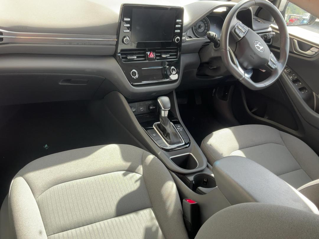Photo '18' of Hyundai Ioniq Hybrid Photo '18' of Hyundai Ioniq Hybrid