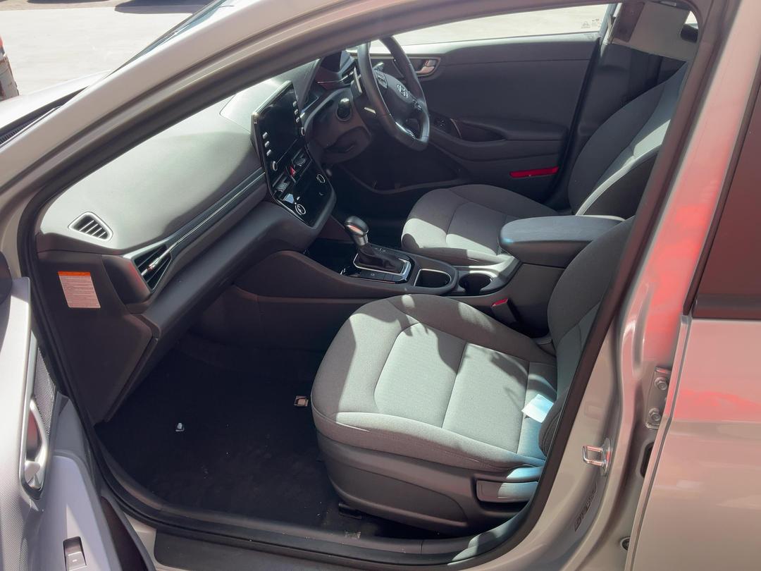 Photo '20' of Hyundai Ioniq Hybrid Photo '20' of Hyundai Ioniq Hybrid