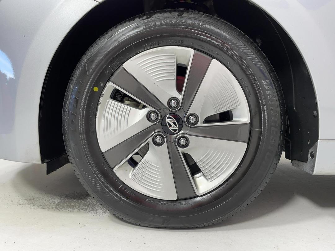 Photo '10' of Hyundai Ioniq