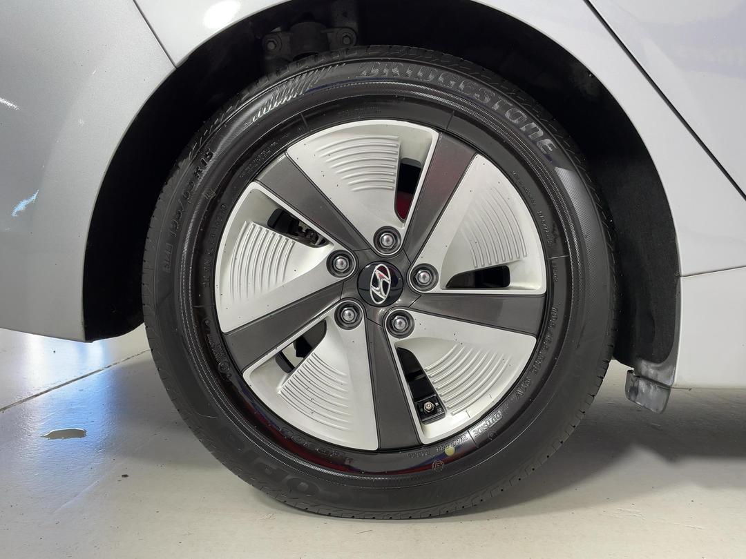 Photo '12' of Hyundai Ioniq