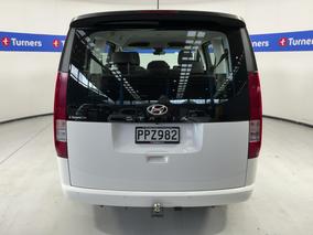 Photo '6' of Hyundai Staria