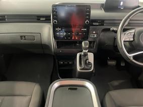 Photo '18' of Hyundai Staria