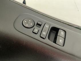 Photo '24' of Hyundai Staria