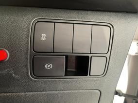 Photo '25' of Hyundai Staria