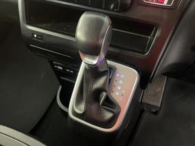 Photo '32' of Hyundai Staria