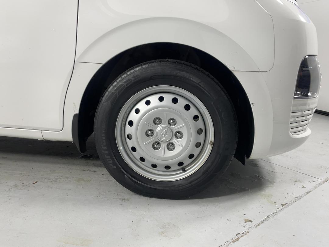 Photo '9' of Hyundai Staria Load