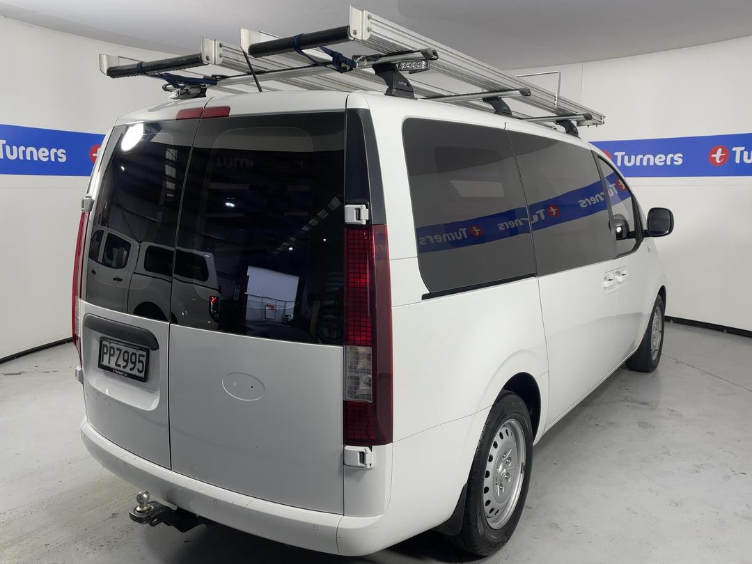 Photo '7' of Hyundai Staria Load