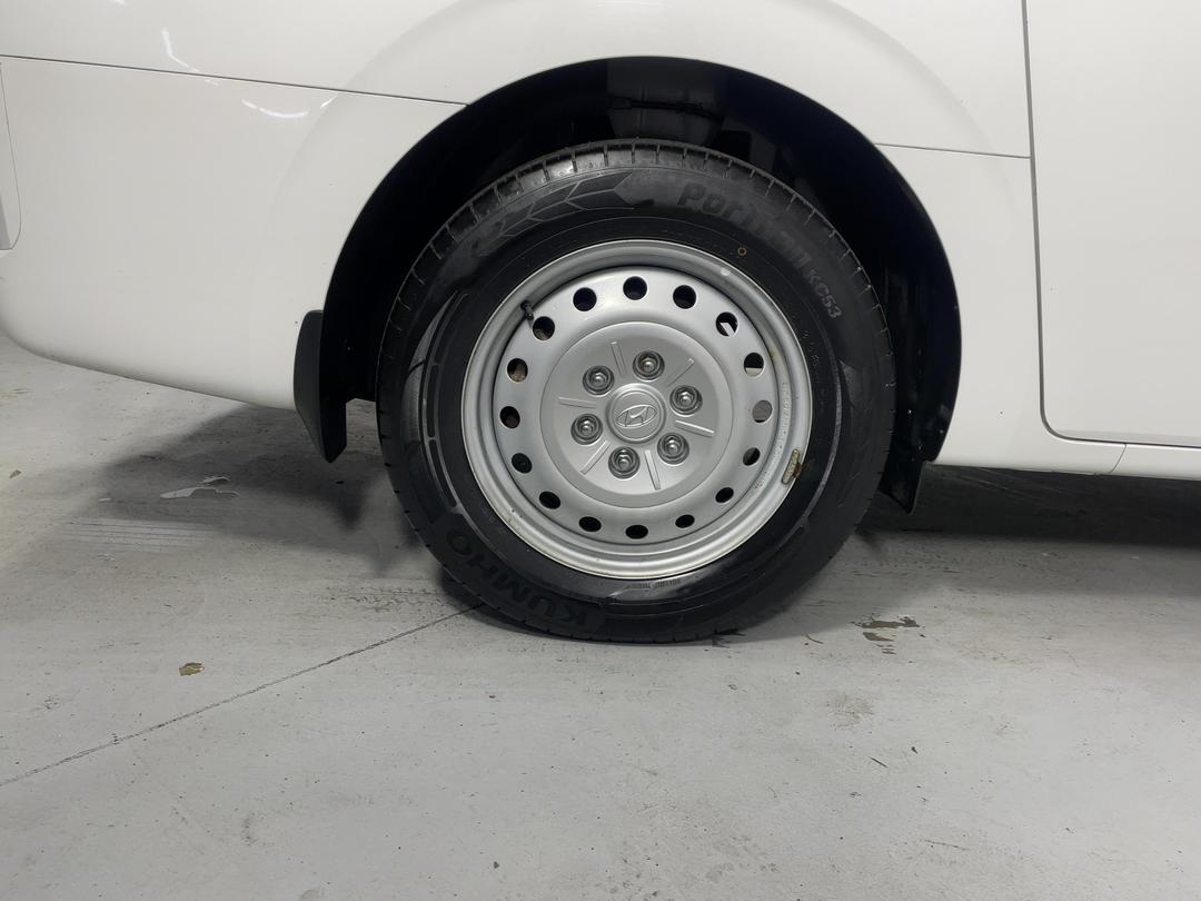 Photo '12' of Hyundai Staria Load