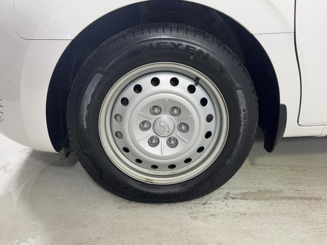 Photo '10' of Hyundai Staria Load
