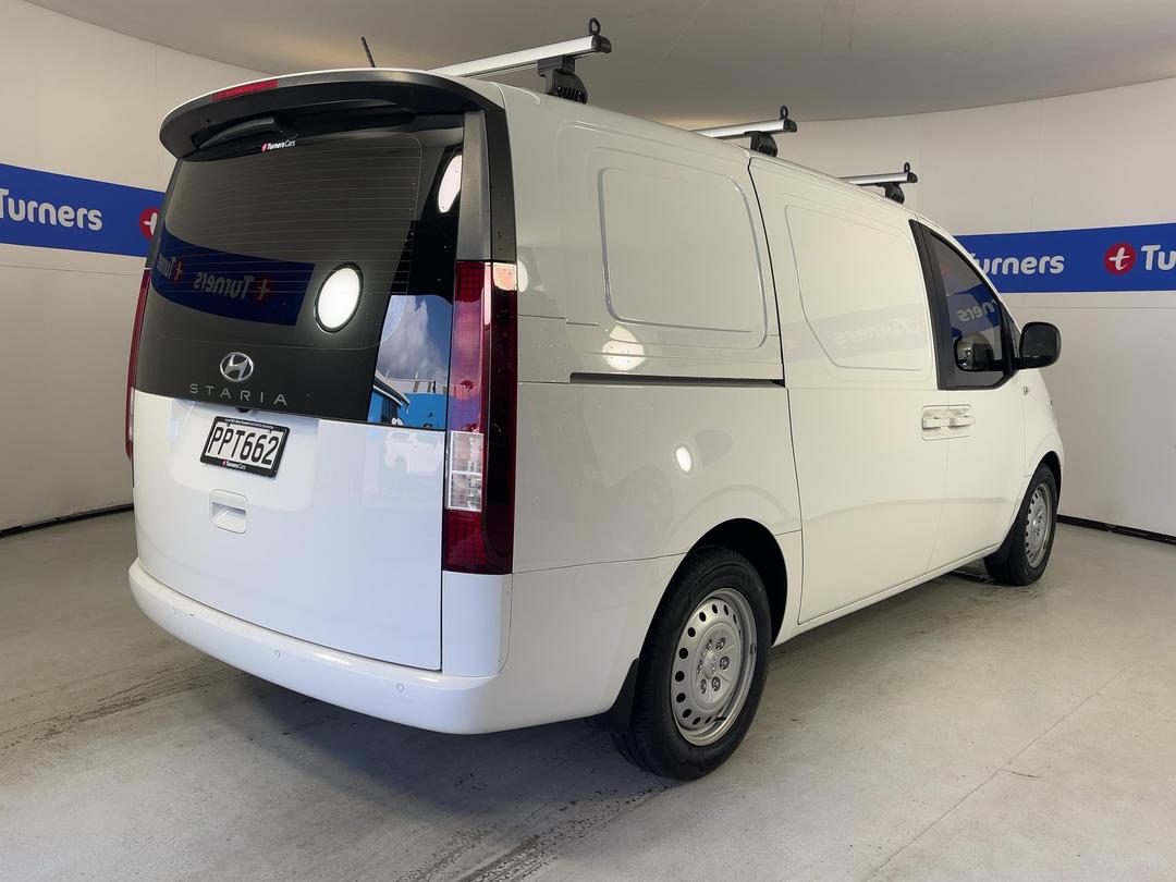 Photo '7' of Hyundai Staria Load