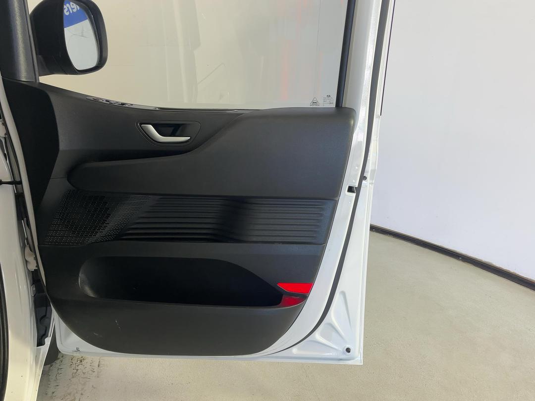 Photo '15' of Hyundai Staria Load