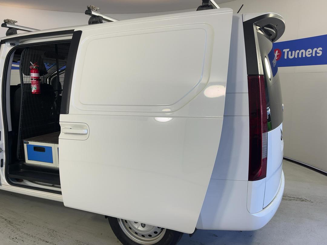 Photo '19' of Hyundai Staria Load