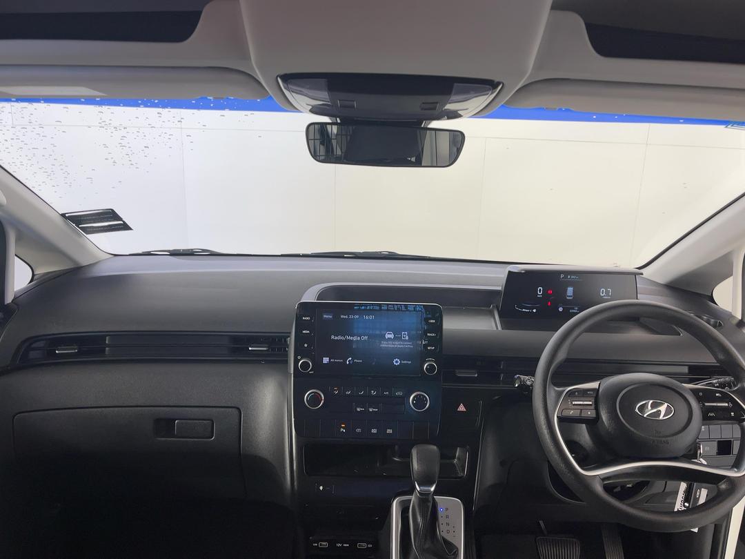 Photo '17' of Hyundai Staria Load