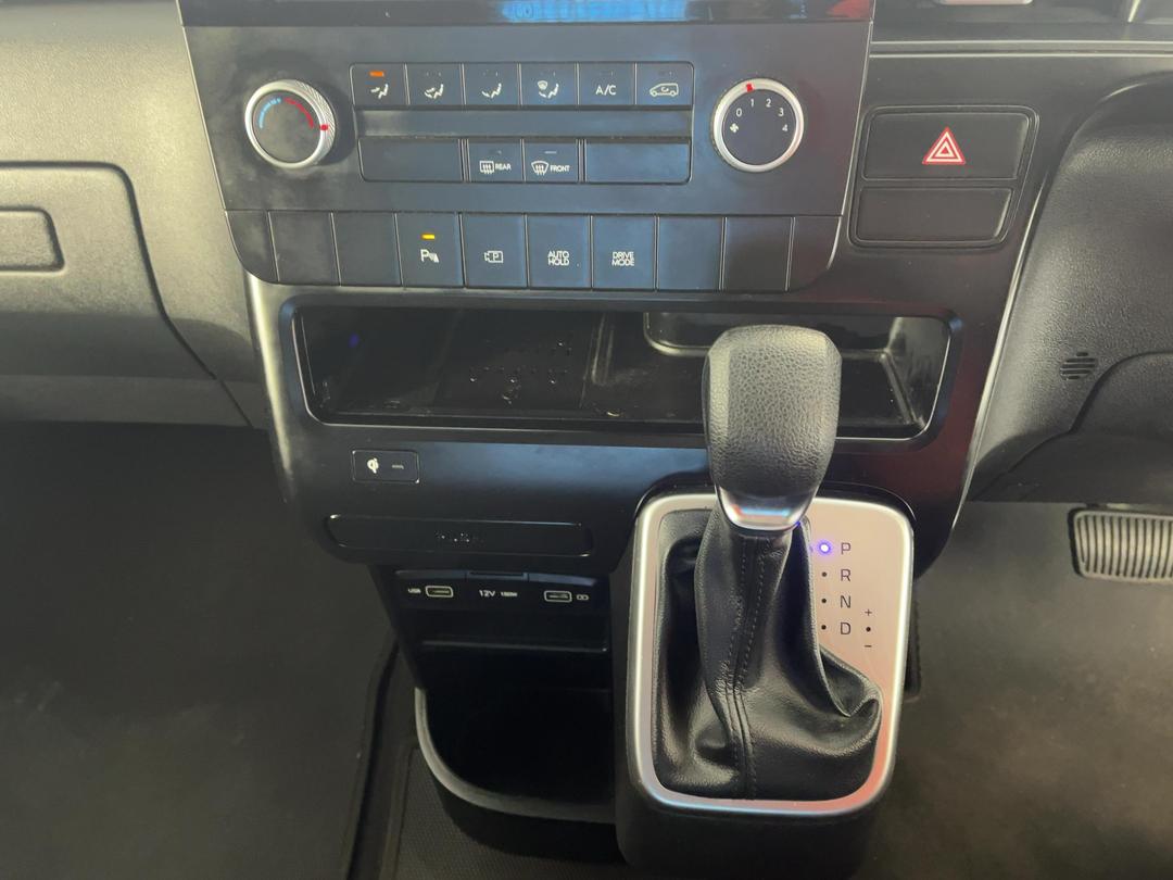 Photo '18' of Hyundai Staria Load