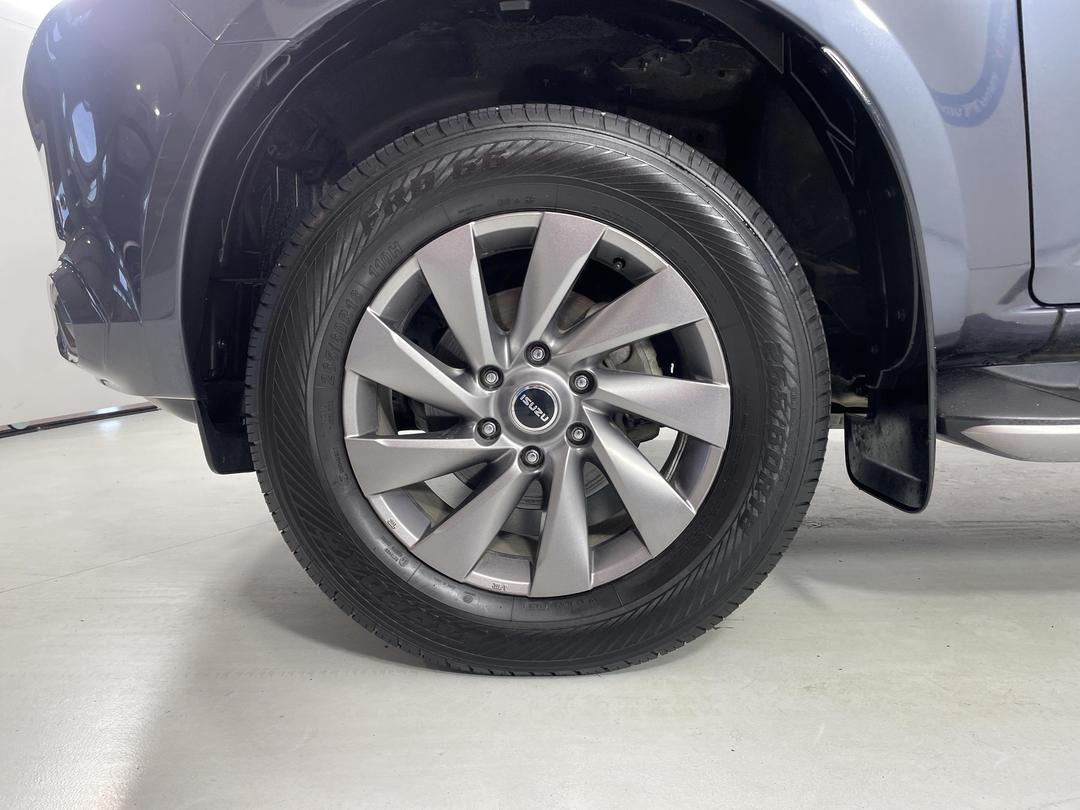 Photo '10' of Isuzu MU-X