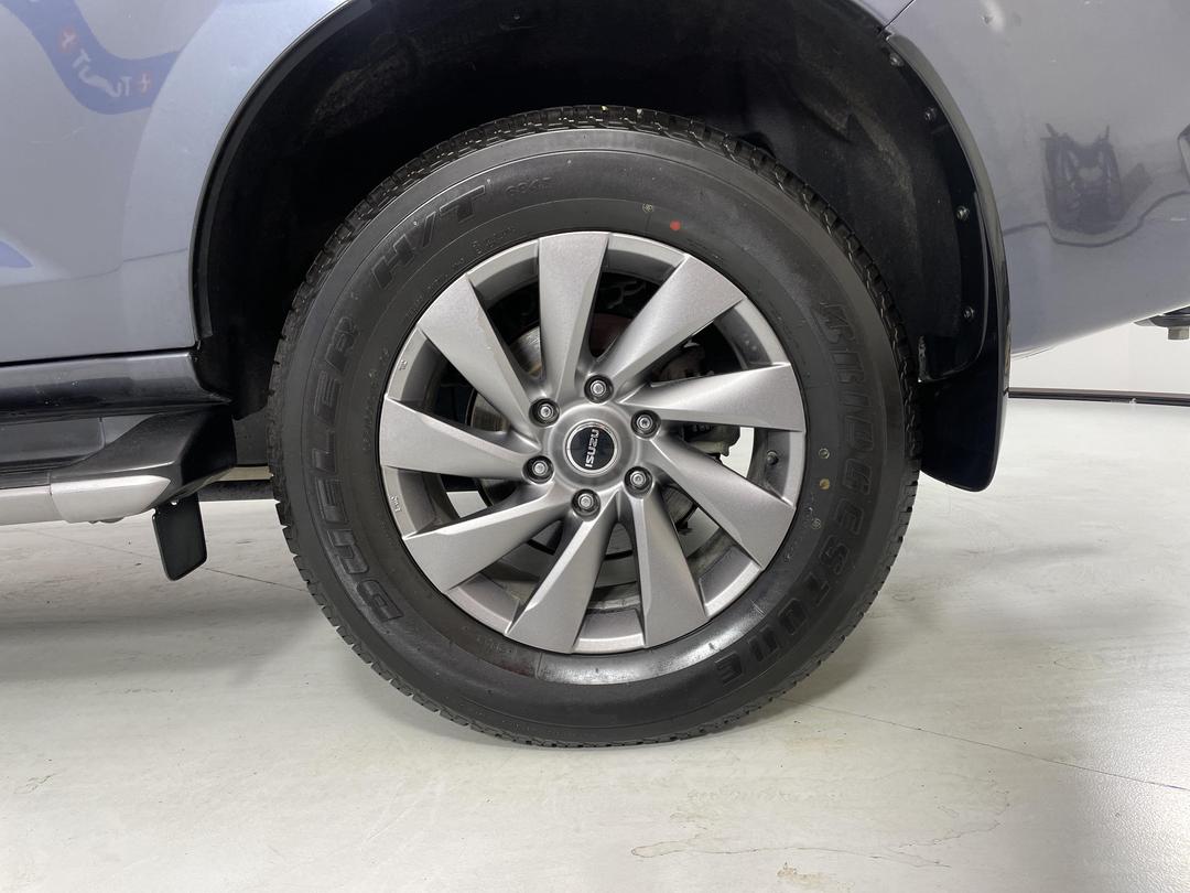 Photo '11' of Isuzu MU-X