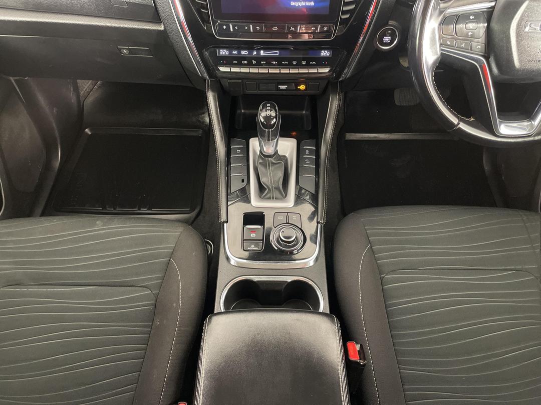 Photo '18' of Isuzu MU-X