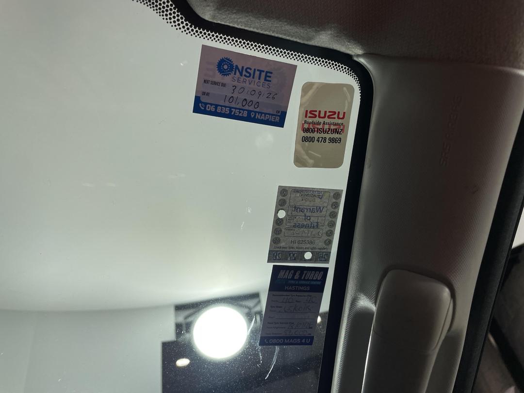 Photo '25' of Isuzu MU-X