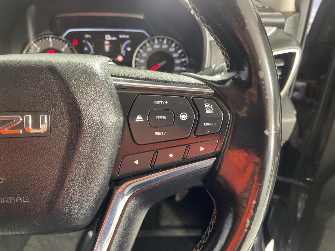 Photo '24' of Isuzu MU-X