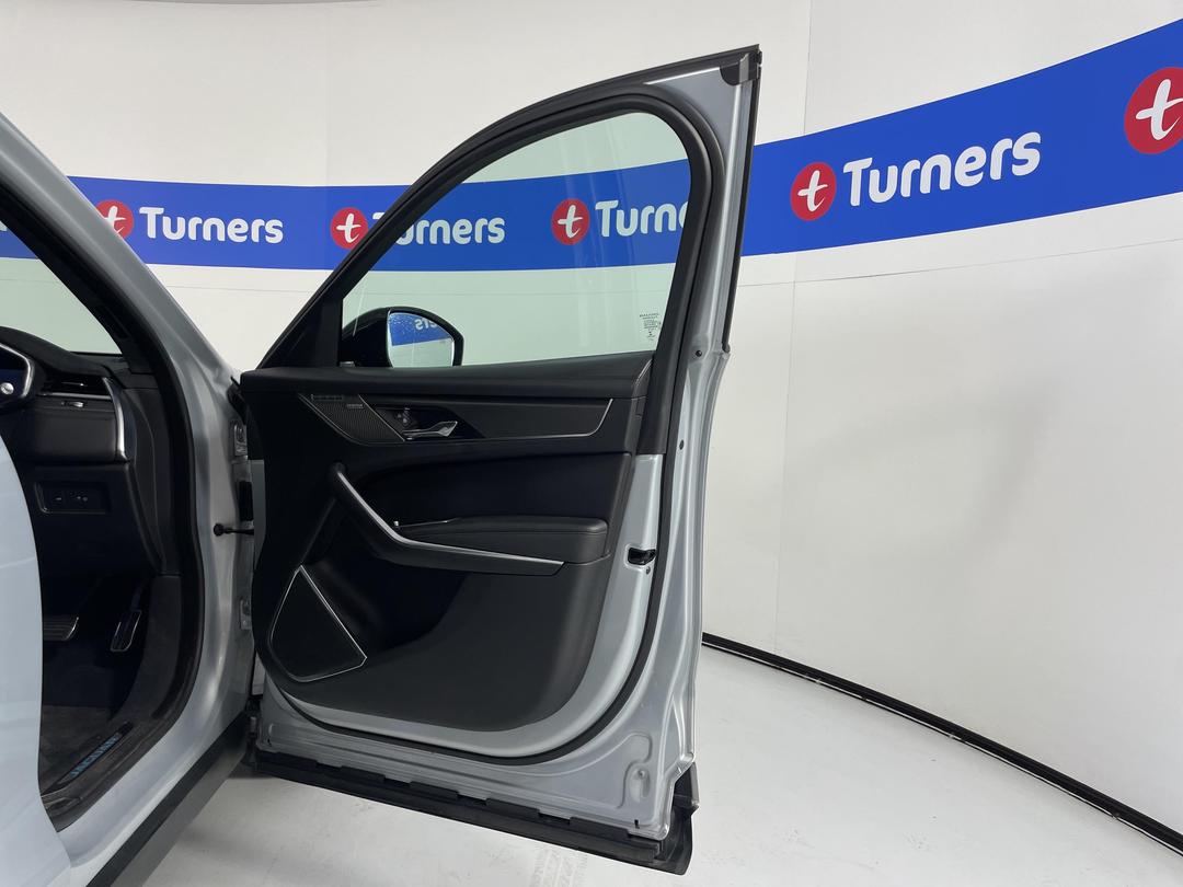 Photo '15' of Jaguar F-Pace