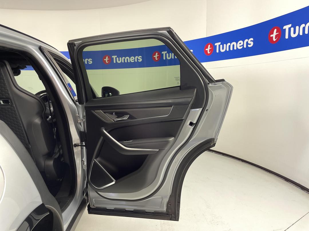 Photo '19' of Jaguar F-Pace