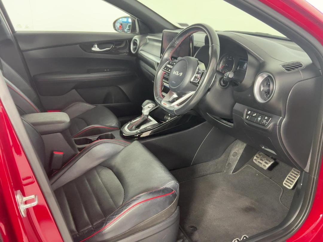 Photo '16' of KIA Cerato