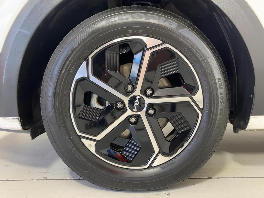 Photo '10' of KIA Niro
