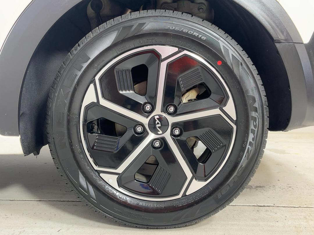 Photo '11' of KIA Niro