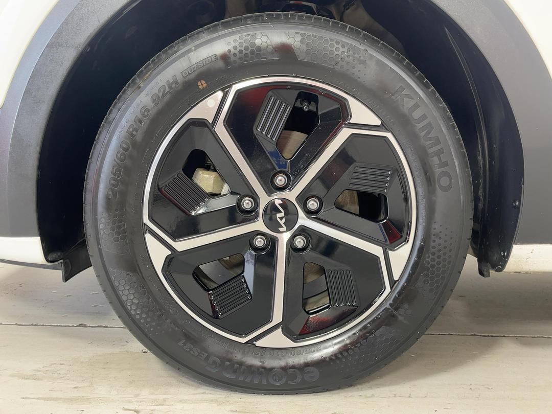 Photo '10' of KIA Niro