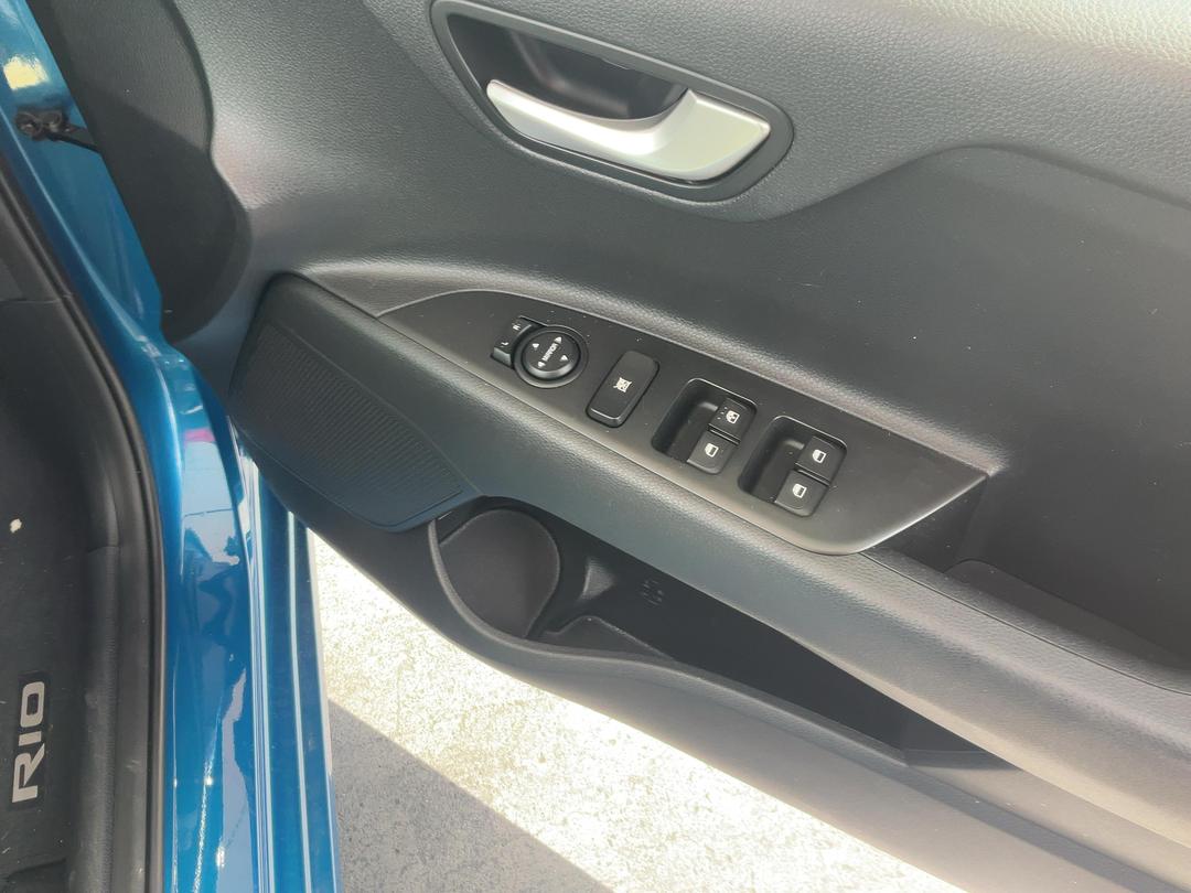 Photo '8' of KIA RIO LX Photo '8' of KIA RIO LX