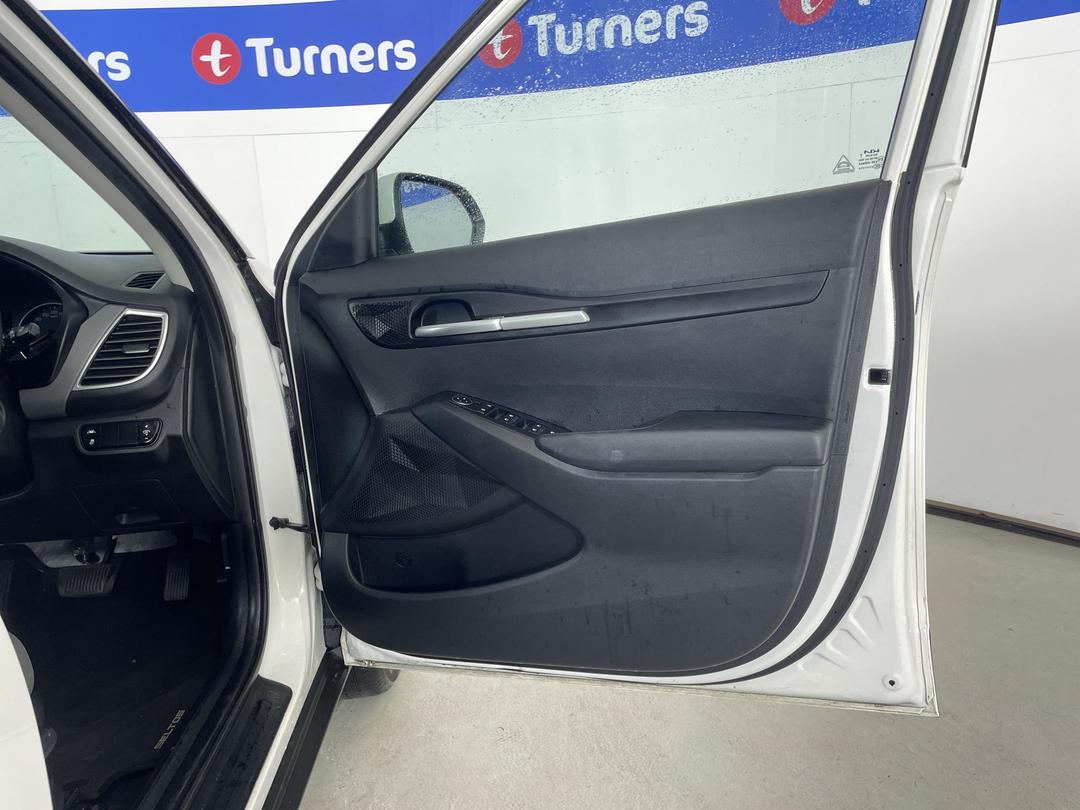 Photo '15' of KIA Seltos