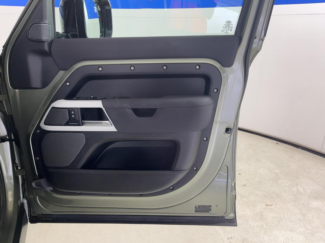 Photo '15' of Land Rover Defender