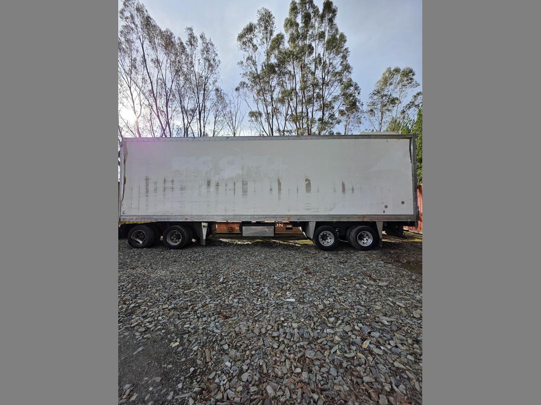 Photo '1' of Maxicube Reefer 4 AXLE FULL TRAILER. Chiller Trailer Full