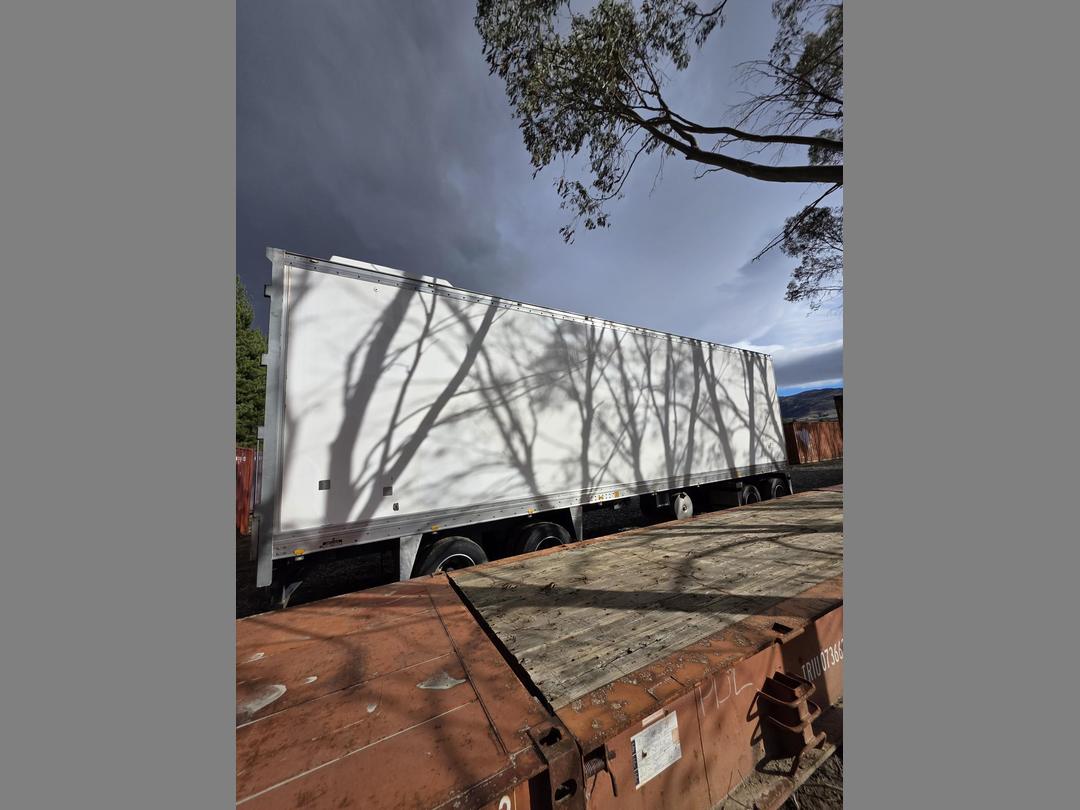 Photo '4' of Maxicube Reefer 4 AXLE FULL TRAILER. Chiller Trailer Full