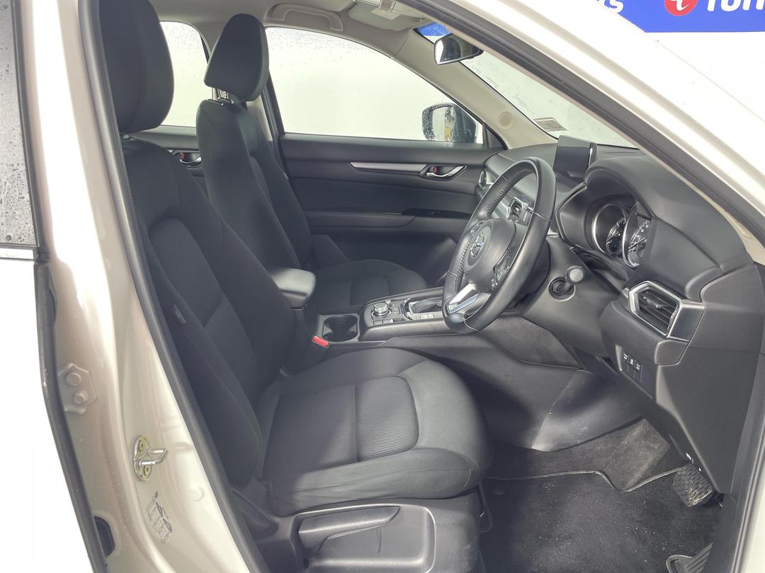 Photo '16' of Mazda CX-5