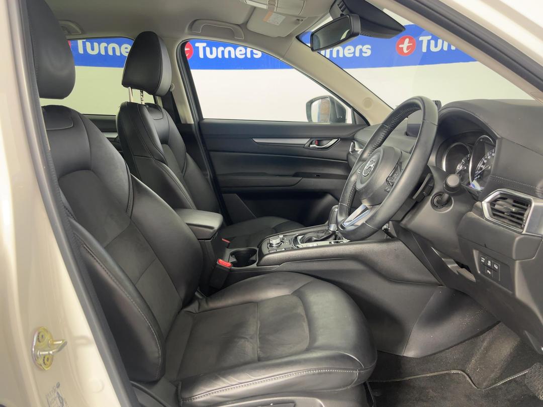 Photo '16' of Mazda CX-5