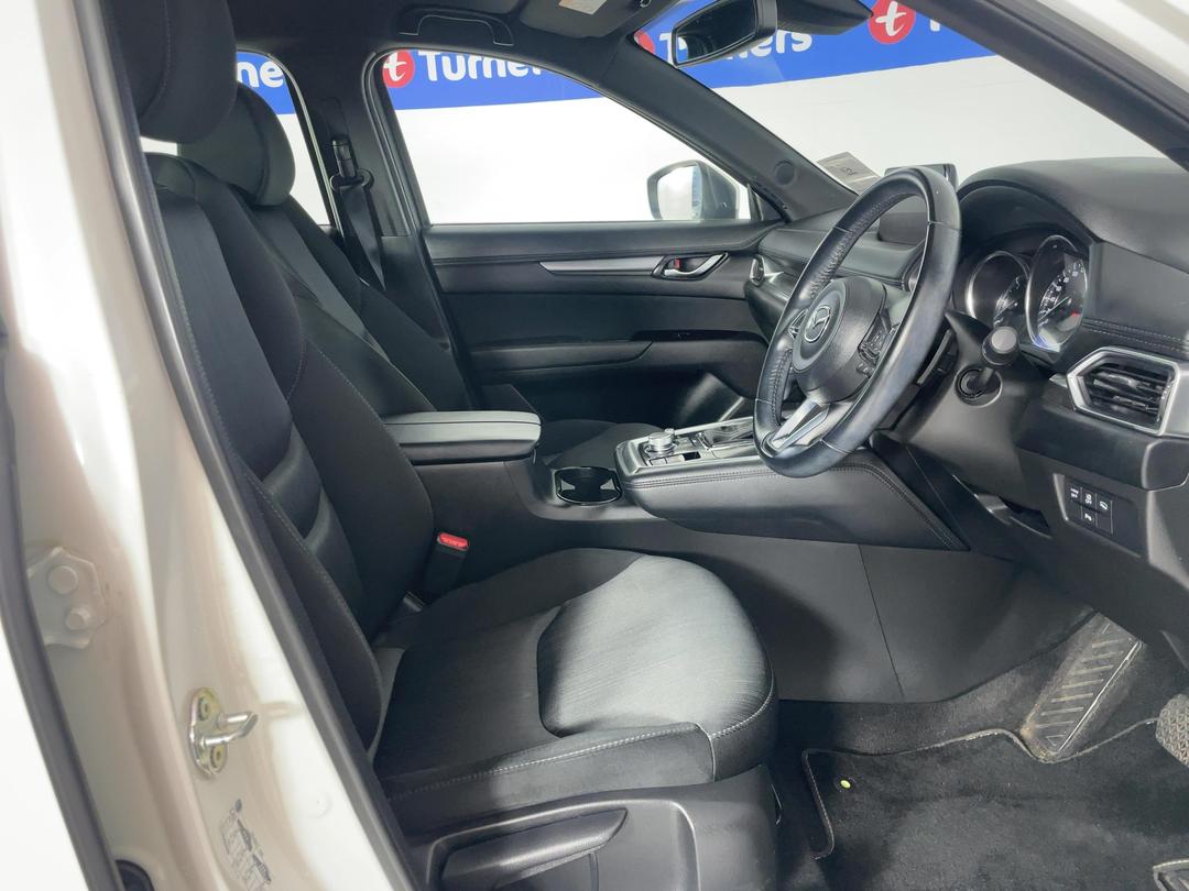 Photo '16' of Mazda CX-8